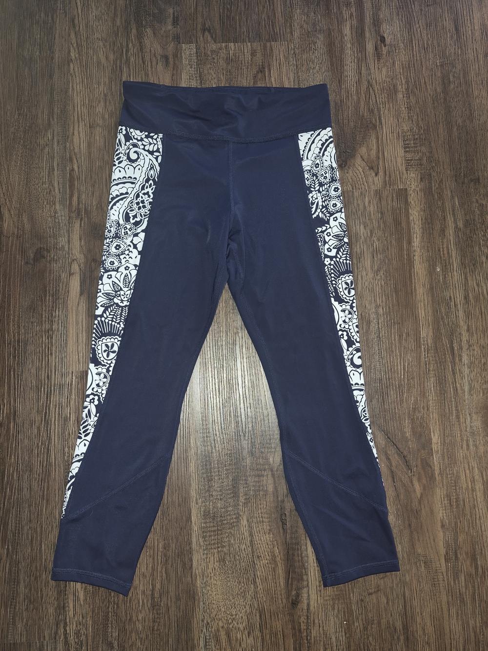 Tommy Bahama Womans Athletic Capri Pants Paisley Print Sz XS NEW